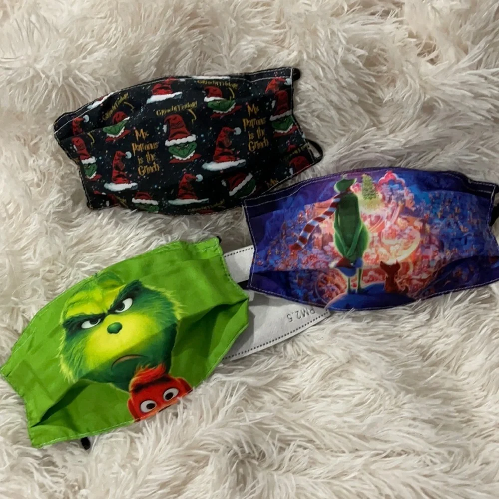 New set/3 Grinch face masks